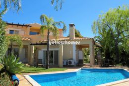 Moradia geminada V3 sita num empreendimento de Golfe...